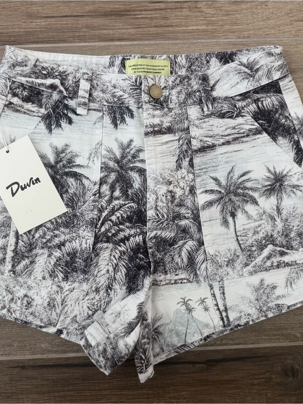NWT Duvin Design Tropical Palm Print Shorts – Size 27